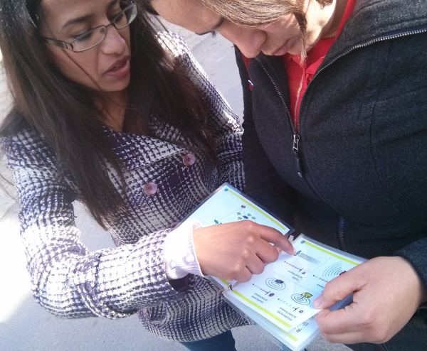Image of two Tunisian women planning network hardware placement in Sayada, Tunisia